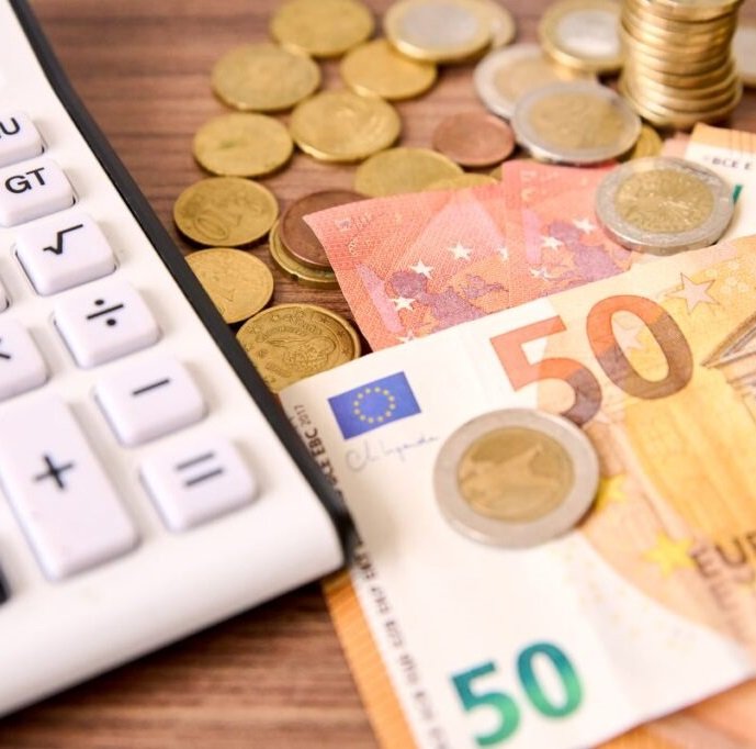 calculator-and-money-on-the-wooden-table-1024x683